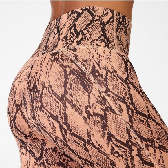 Fabletics Define PowerHold® High-Waisted 7/8 Legging - Picture 8 of 9